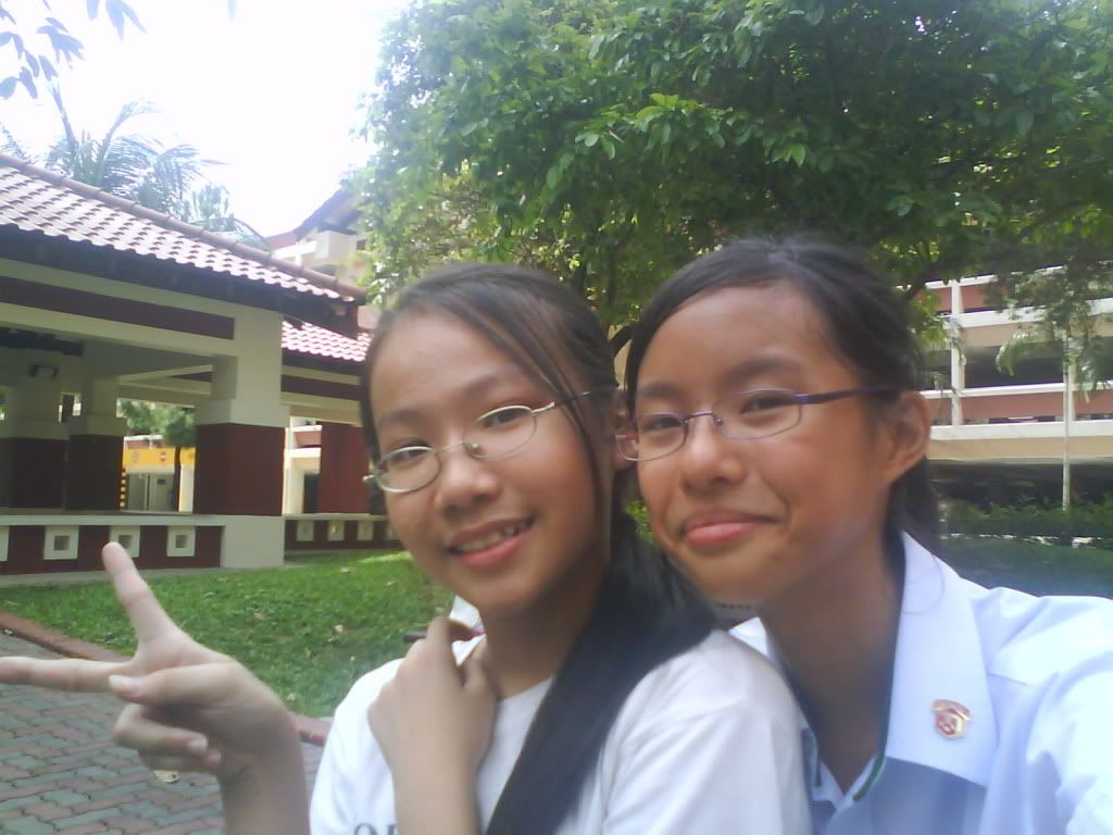 my hair messy!!&gt;&lt; bestfrend4eve!!=]