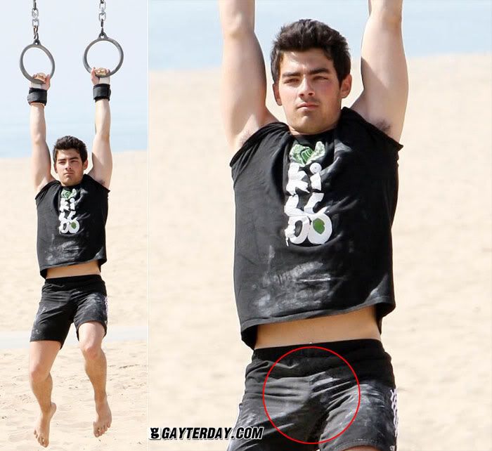 http://i860.photobucket.com/albums/ab169/gayterday/DB/Joe-Jonas-Hit-bulge-3/jo-jonas-hit-bulge-3-02.jpg